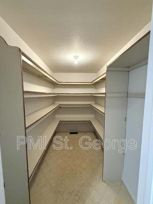 Building Photo - 2506 W Grandview Dr