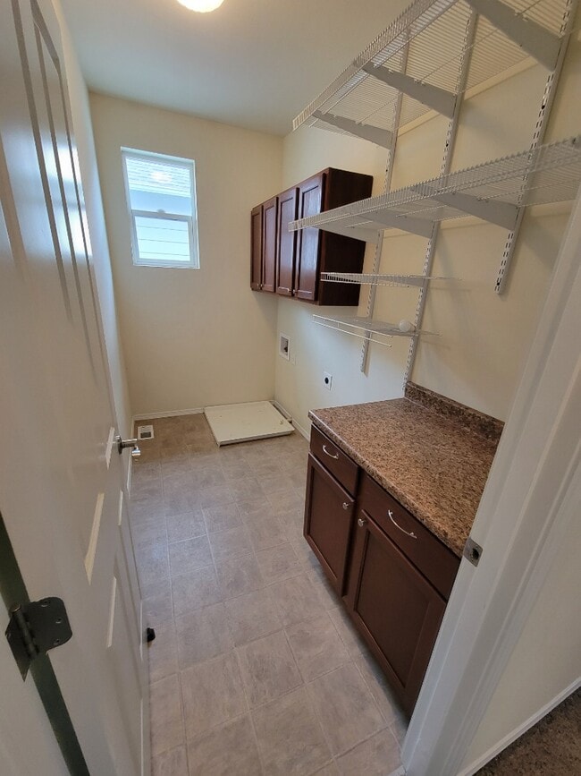 Building Photo - Spacious & Stylish 3-Bedroom Home in a Desirable Neighborhood!