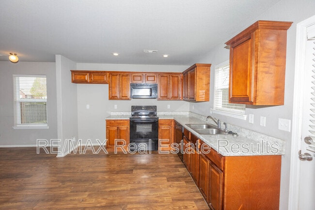 Building Photo - 5411 SW Cherry Creek Rd