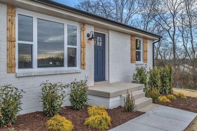 Building Photo - Beautiful Remodeled Ranch House in Madison