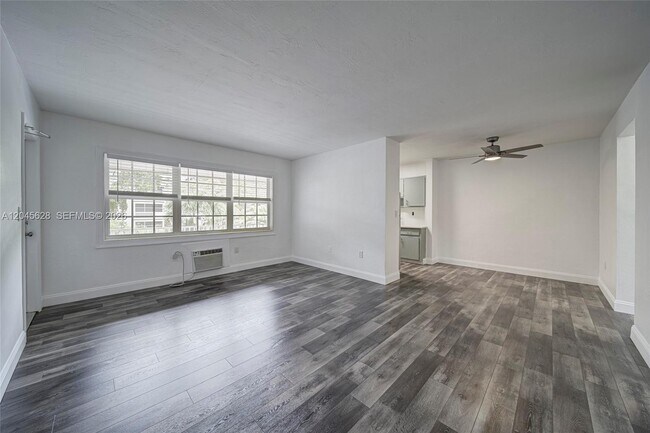 Building Photo - 6565 Santona St