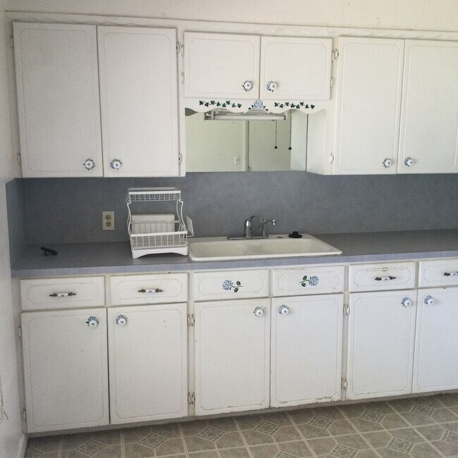 Building Photo - 2 bd 1 ba
