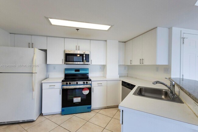 Building Photo - 2351 Douglas Rd