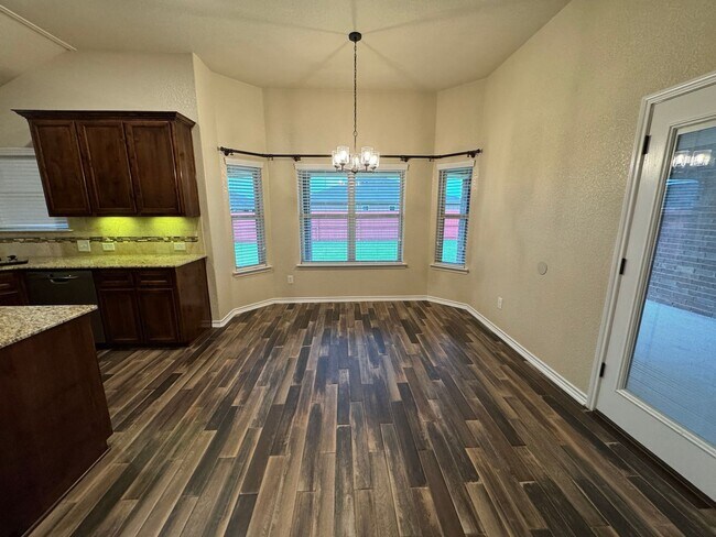 Building Photo - 5907 Verde Dr