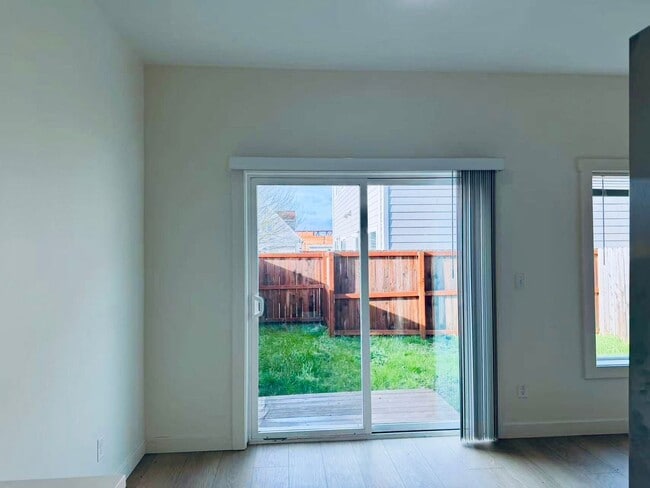 Building Photo - 1926 SW Washington St