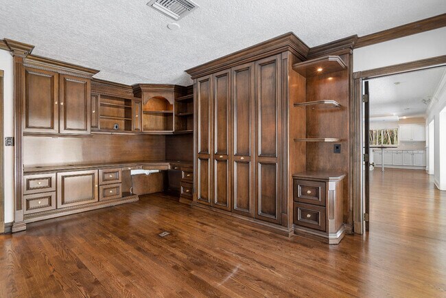 Building Photo - 263 S Maya Palm Dr