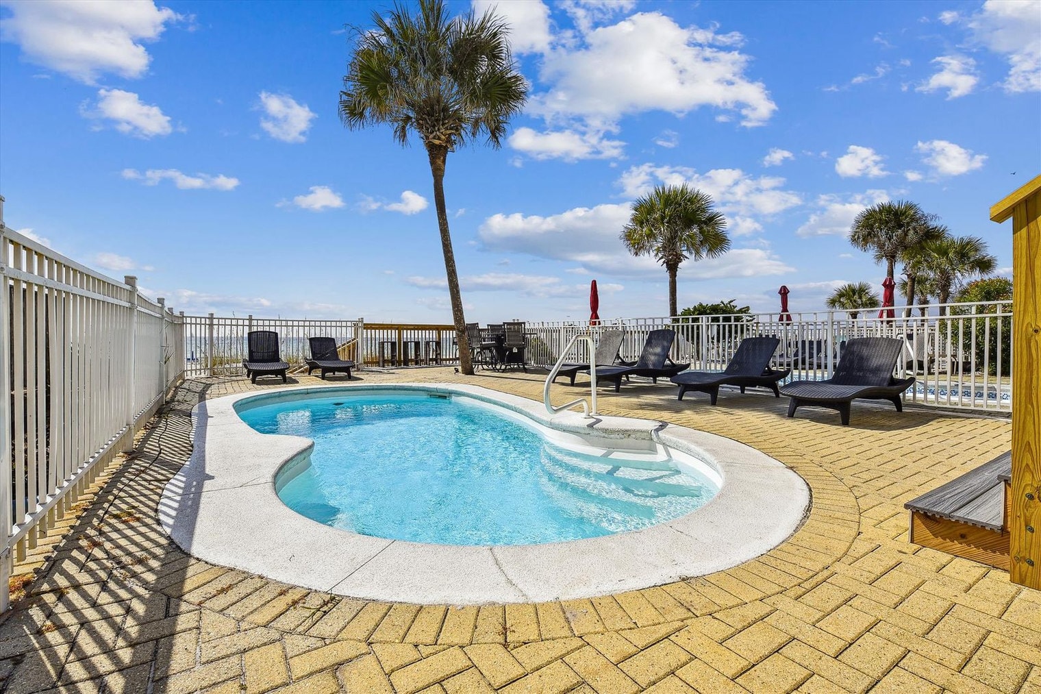 Building Photo - 8013 Surf Dr