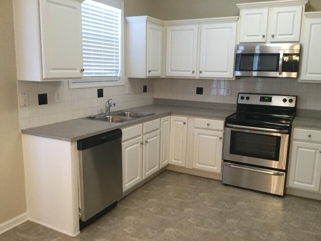 Building Photo - 6216 Roseway Ct