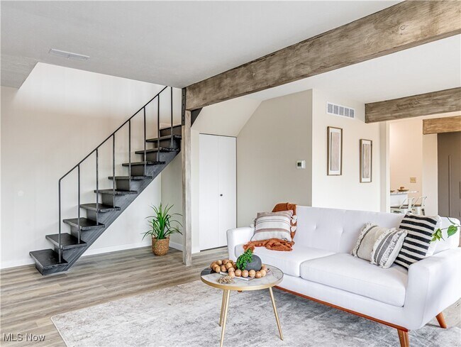 Building Photo - 2550 Chamberlain Rd