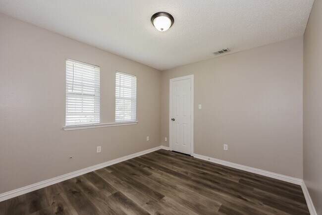 Building Photo - 1119 Brewer Dr