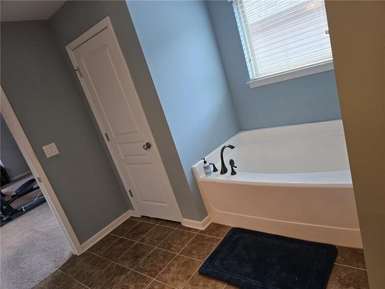 Building Photo - 6850 Rocking Horse Ln