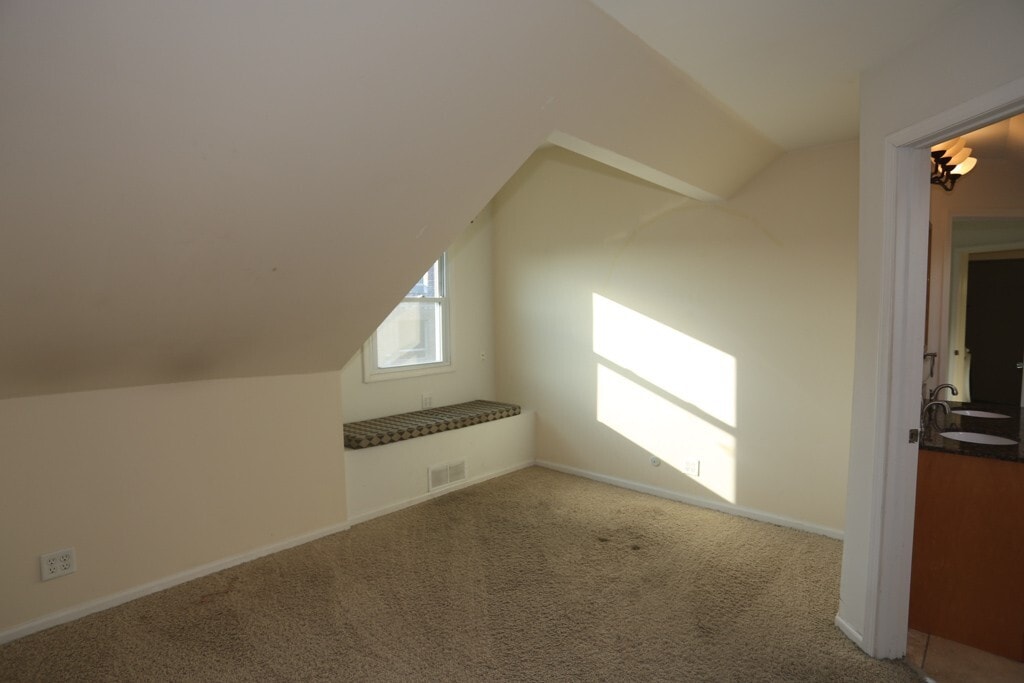 Building Photo - 2458 N Clybourn Ave