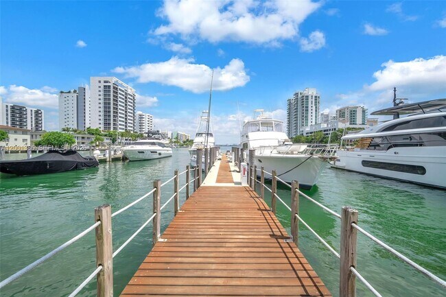 Building Photo - 7900 Harbor Island Dr