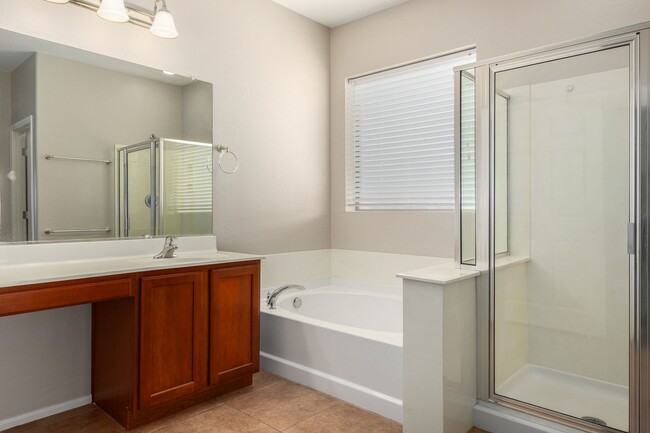 Building Photo - Check out this 3 bed/2 bath LARGE CORNER LOT!