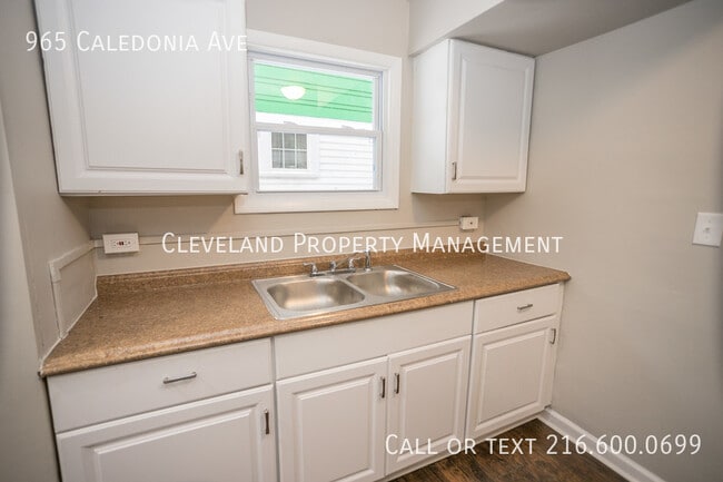 Building Photo - 965 Caledonia Ave