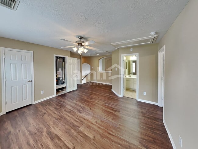 Building Photo - 25118 Auburn Terrace Dr