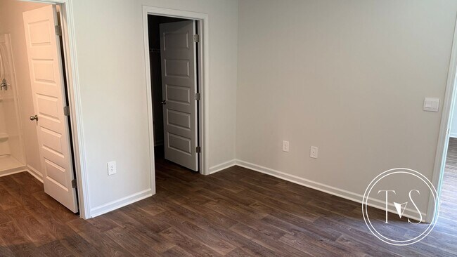 Building Photo - RATE DROP ALERT (was $2200/month) and FALL...