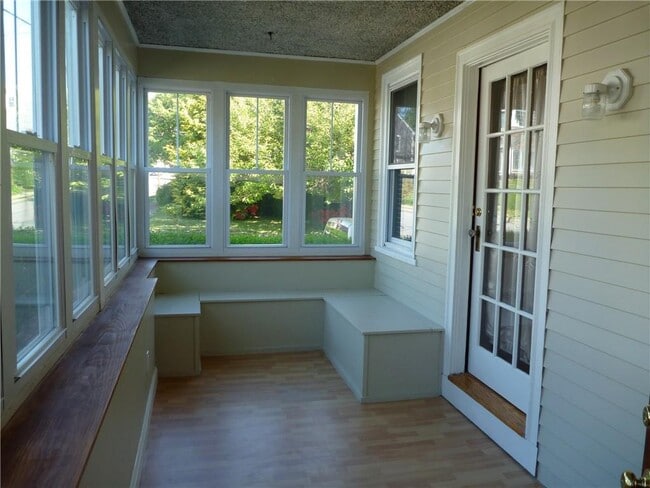 Building Photo - 132 Gibbs Ave