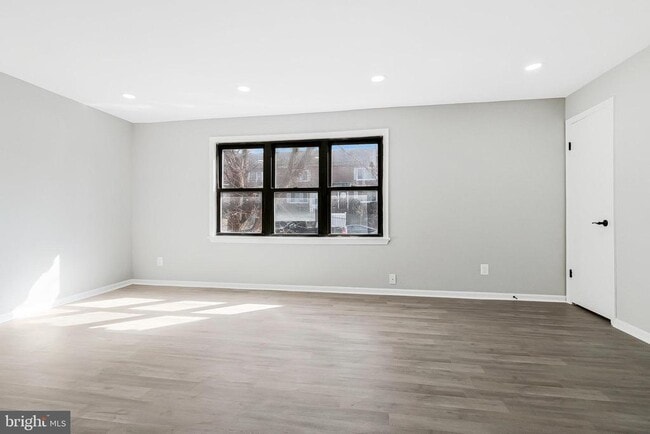 Building Photo - 4970-4972-4972 Just St NE