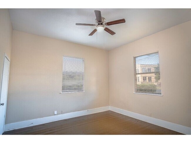 Building Photo - 4109 S Presa St