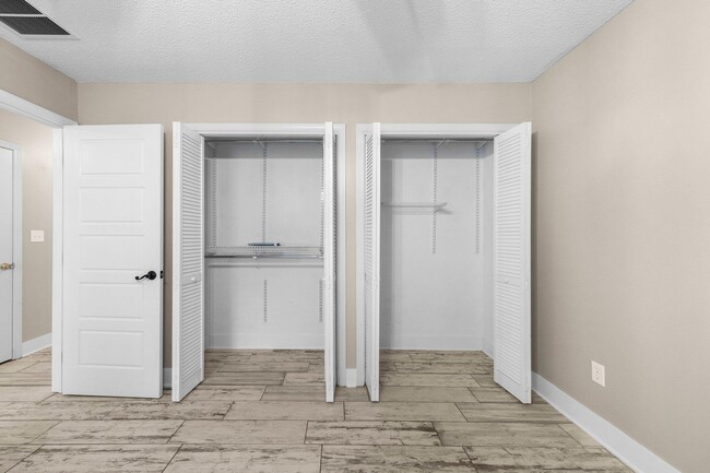 Building Photo - 3030 Blue Pine Ln