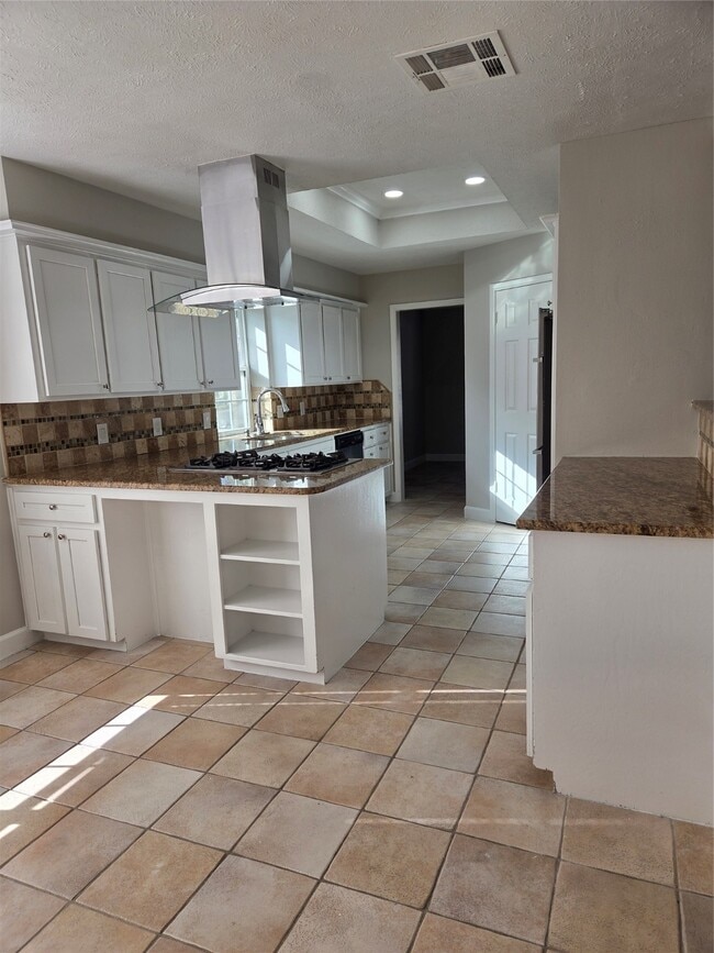 Building Photo - 14743 Charlmont Dr