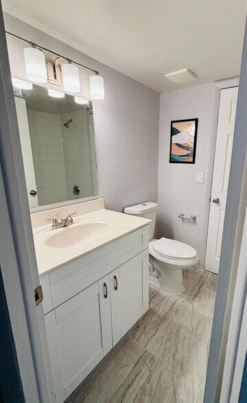 Building Photo - 4255 N University Dr