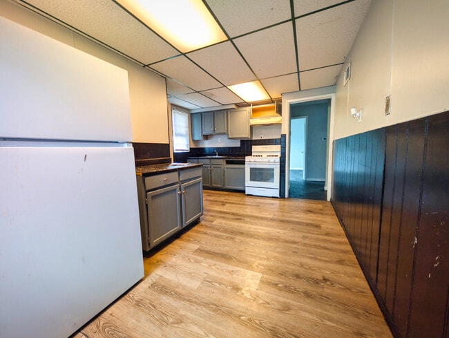 Building Photo - 7470 Sharon Dr