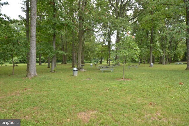 Building Photo - 6621 Wakefield Dr