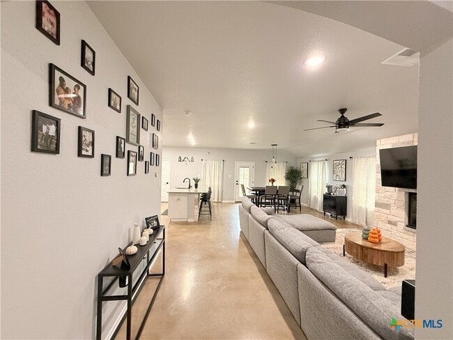 Building Photo - 741 Freedom Cir