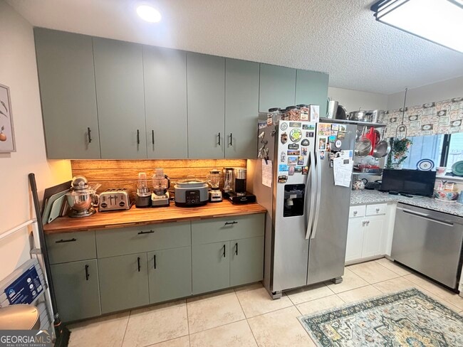 Building Photo - 130 N Woodvalley Dr