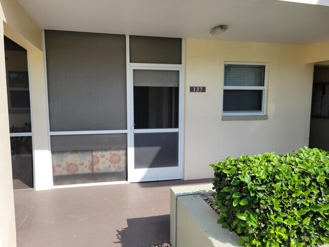 Building Photo - 1340 NE 28th Ave