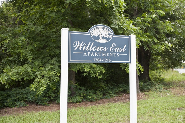 Building Photo - Willows East