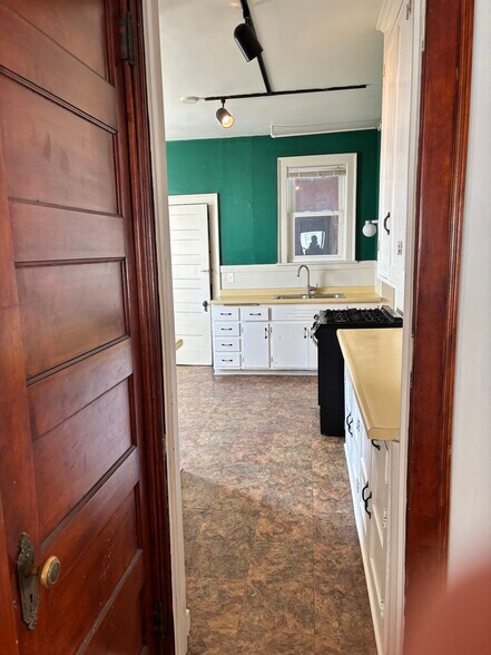 Building Photo - 2600 Emerson Ave S