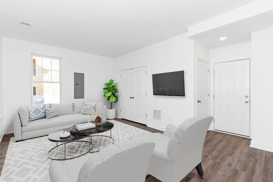 Building Photo - 985 Lorewood Grove Rd