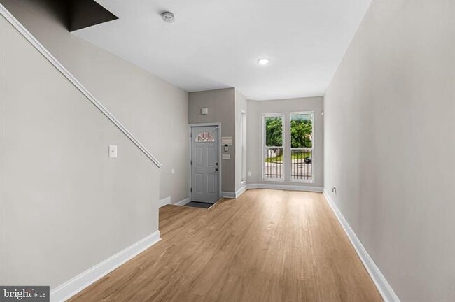 Building Photo - 1605 Clifton Ave