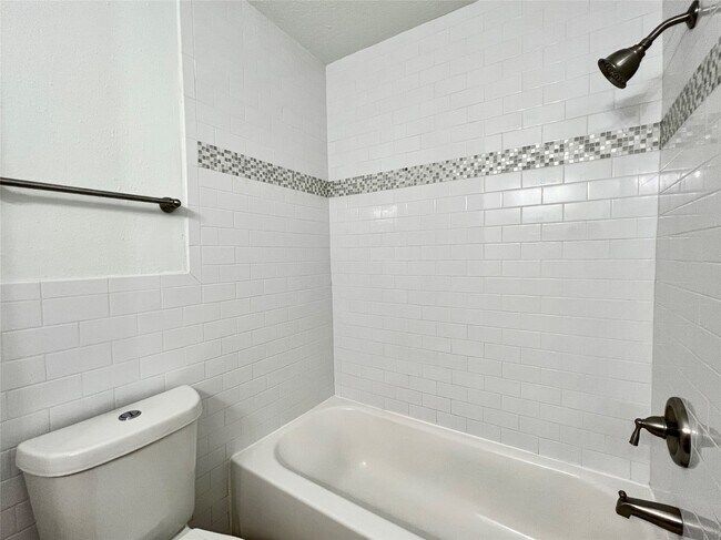 Building Photo - 947 Grand Jct Dr