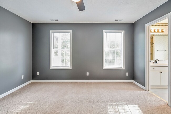 Building Photo - Apartment with Landscaping and washer/drye...