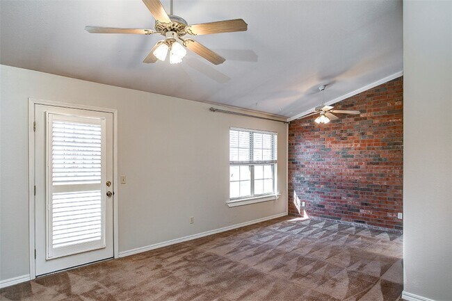 Building Photo - 706 Meghan St