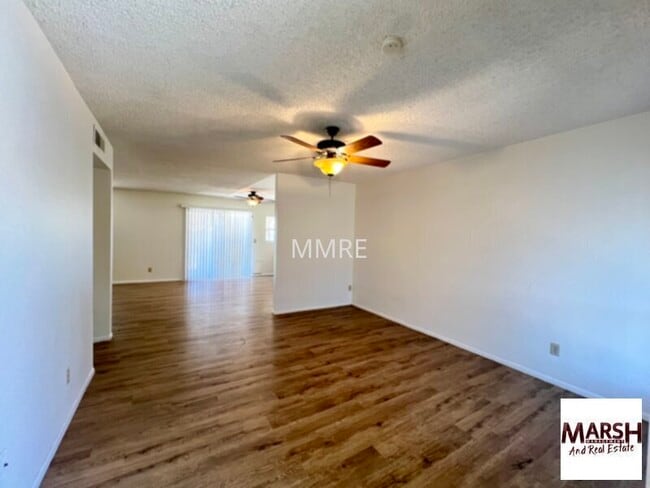 Building Photo - Great 3 bedroom home with lots of living s...