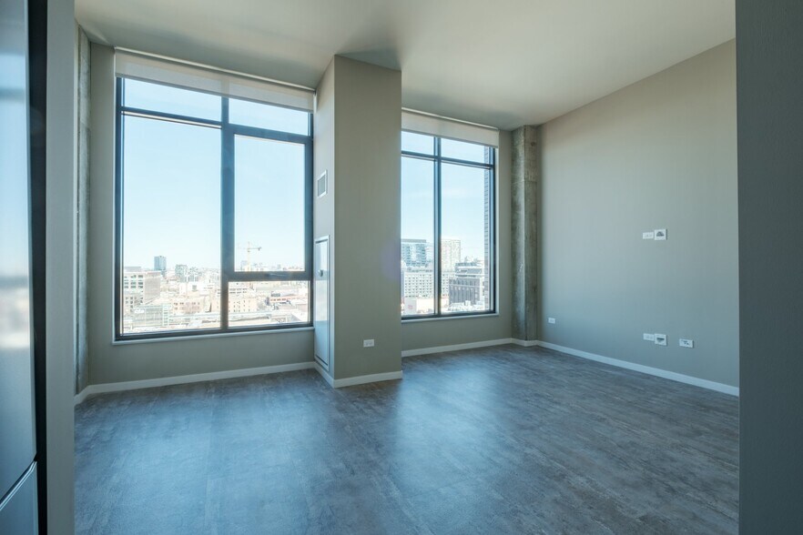 Building Photo - 946 W Washington Blvd