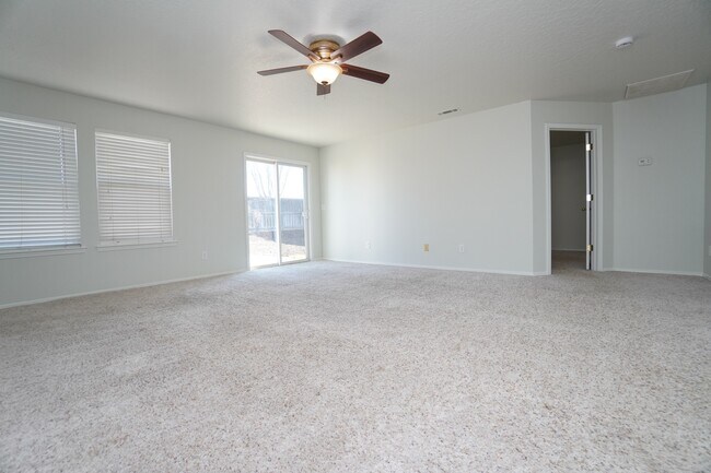 Building Photo - 16274 Silver Creek Ave