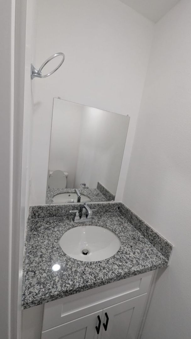 Building Photo - ? Modern 3-Bedroom Duplex with Open Layout ?