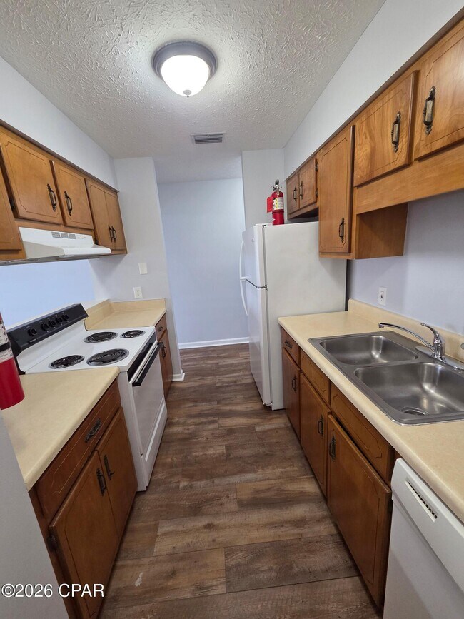 Building Photo - 631 S Hwy 22 A