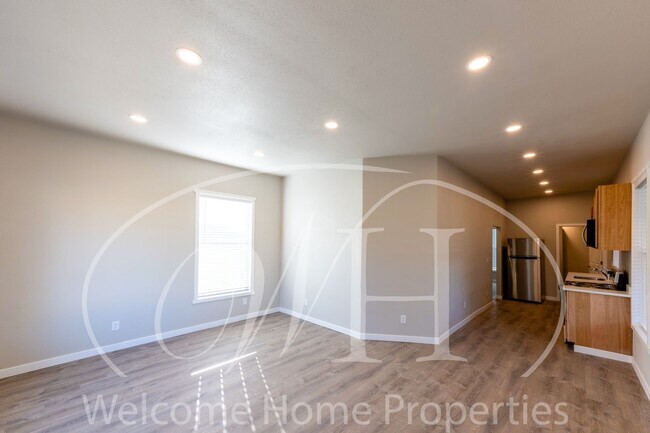 Building Photo - Newly Remodeled 1 Bedroom with an Office