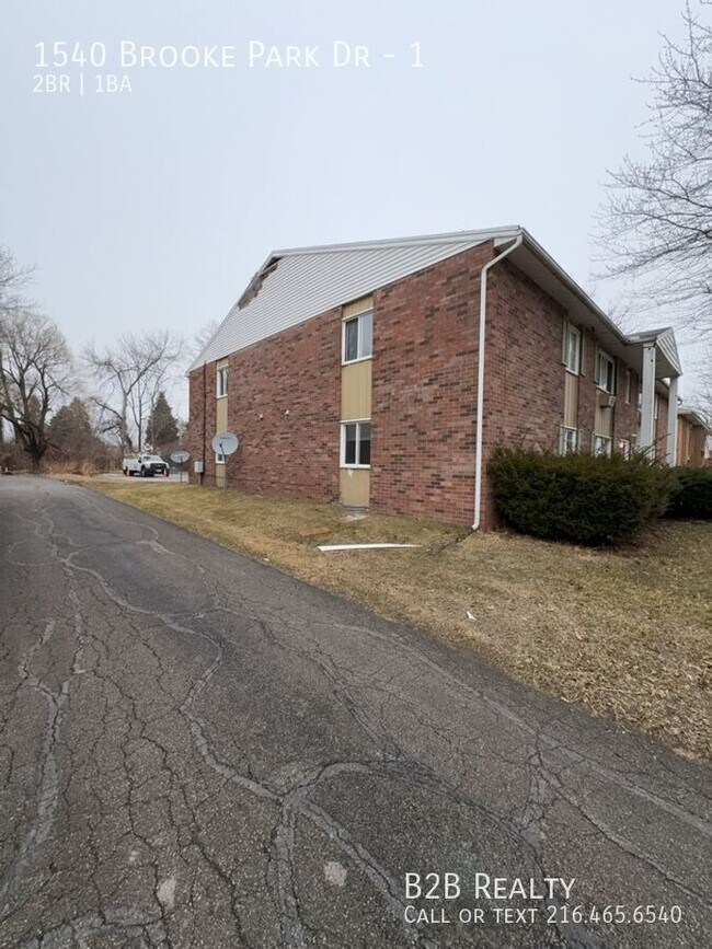 Building Photo - 1540 Brooke Park Dr