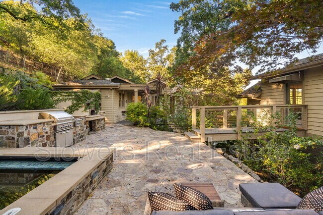 Building Photo - 775 Kirkcrest Rd