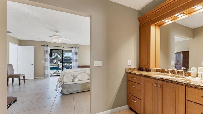 Building Photo - 830 Coronado Dr