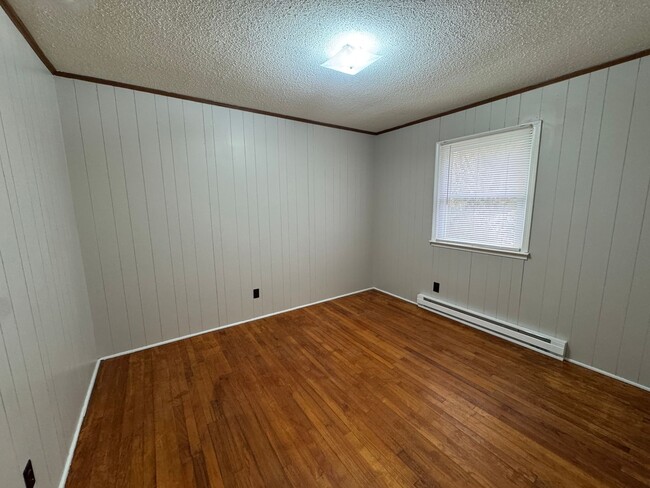 Building Photo - Available to Show