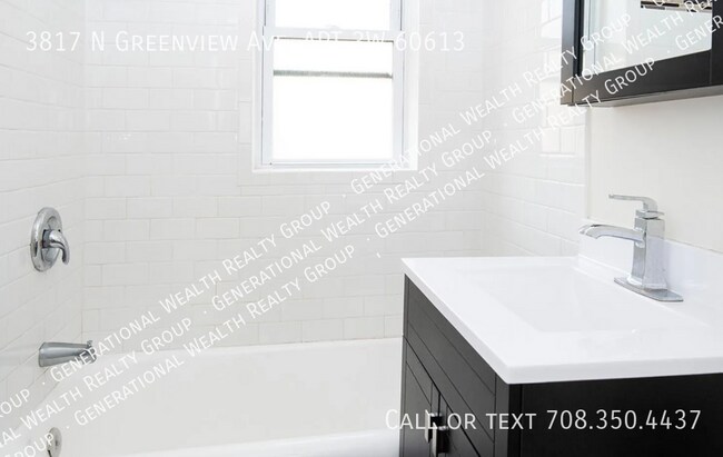 Building Photo - 3817 N Greenview Ave